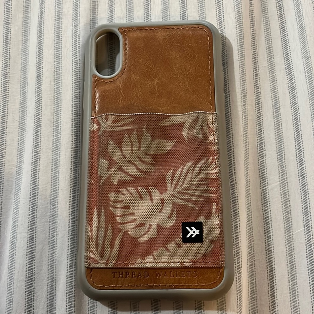 iPhone XR, used and very good phone case